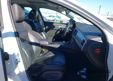 2011 Jaguar Xf Xfr из США, поврежденный, VIN SAJWA0JC6BMS06159